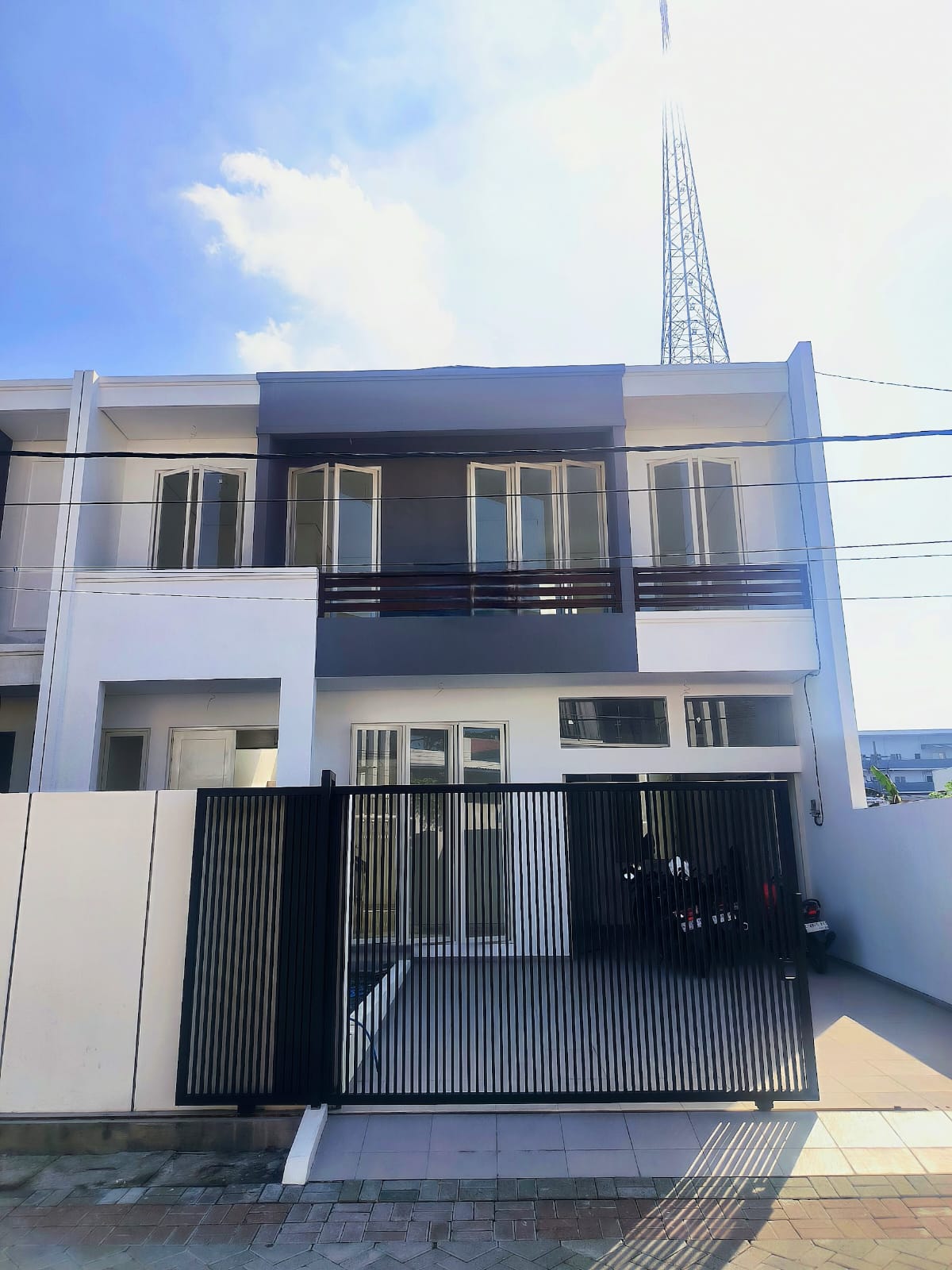 DIJUAL RUMAH MINIMALIS SIAP HUNI DI PUNCAK SAMBISARI LONTAR SURABAYA BARAT - Dealkan