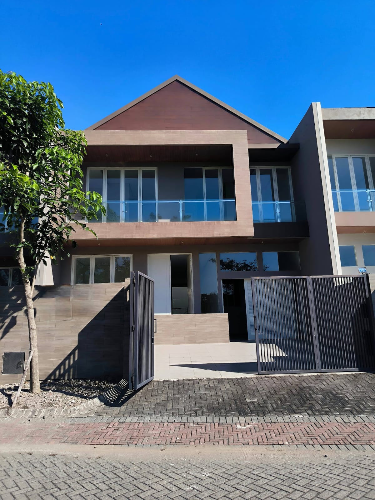 DIJUAL RUMAH MINIMALIS SIAP HUNI DI BUKIT GOLF CITRALAND SURABAYA BARAT - Dealkan