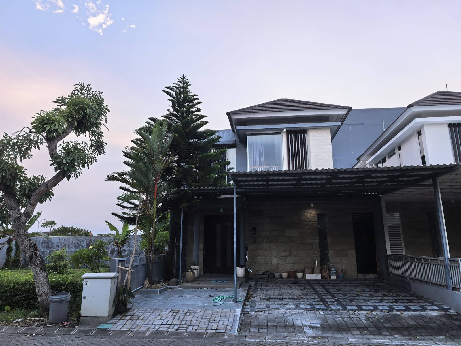 TURUN HARGA ‼️
DIJUAL RUMAH MINIMALIS FULLY FURNISHED DI GREENHILL CITRALAND UTARA SURABAYA BARAT - Dealkan