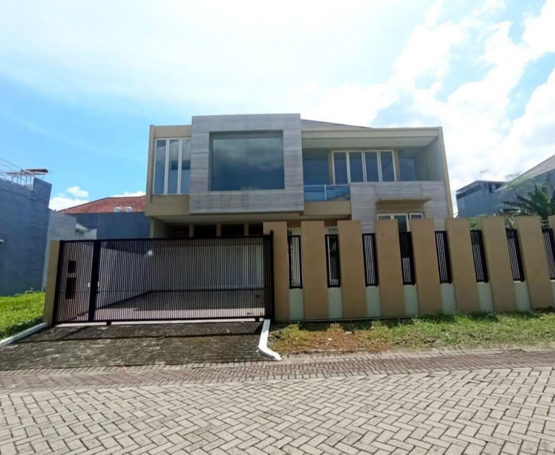 DIJUAL RUMAH MINIMALIS SIAP HUNI DI SELAT GOLF CITRALAND SURABAYA BARAT - Dealkan