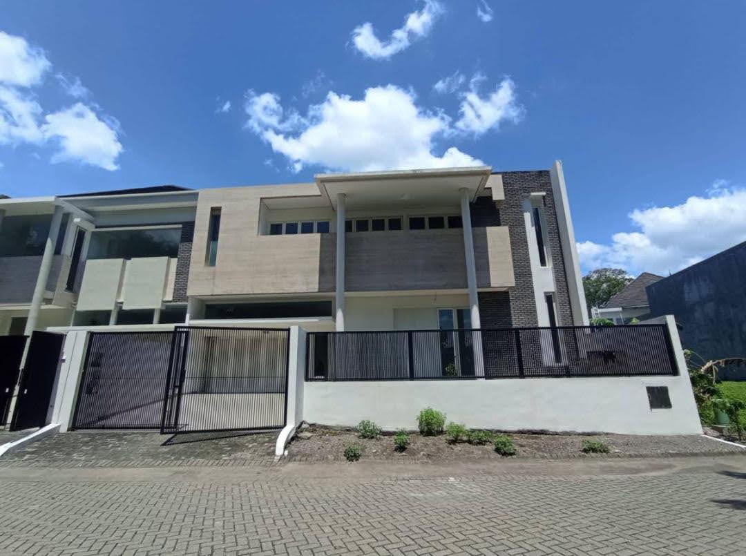 DIJUAL RUMAH MINIMALIS SIAP HUNI DI BUKIT GOLF CITRALAND SURABAYA BARAT - Dealkan