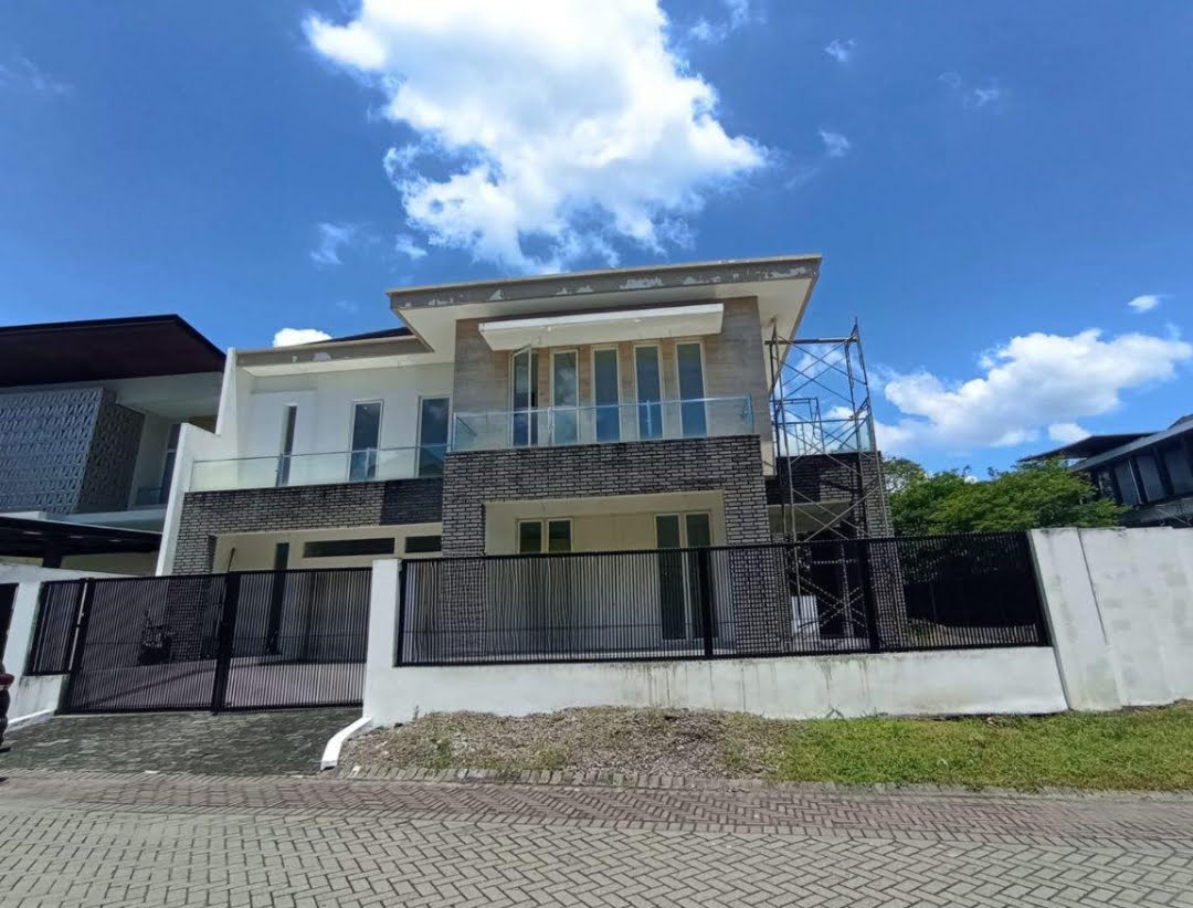 DIJUAL RUMAH MINIMALIS SIAP HUNI DI BUKIT GOLF CITRALAND SURABAYA BARAT - Dealkan