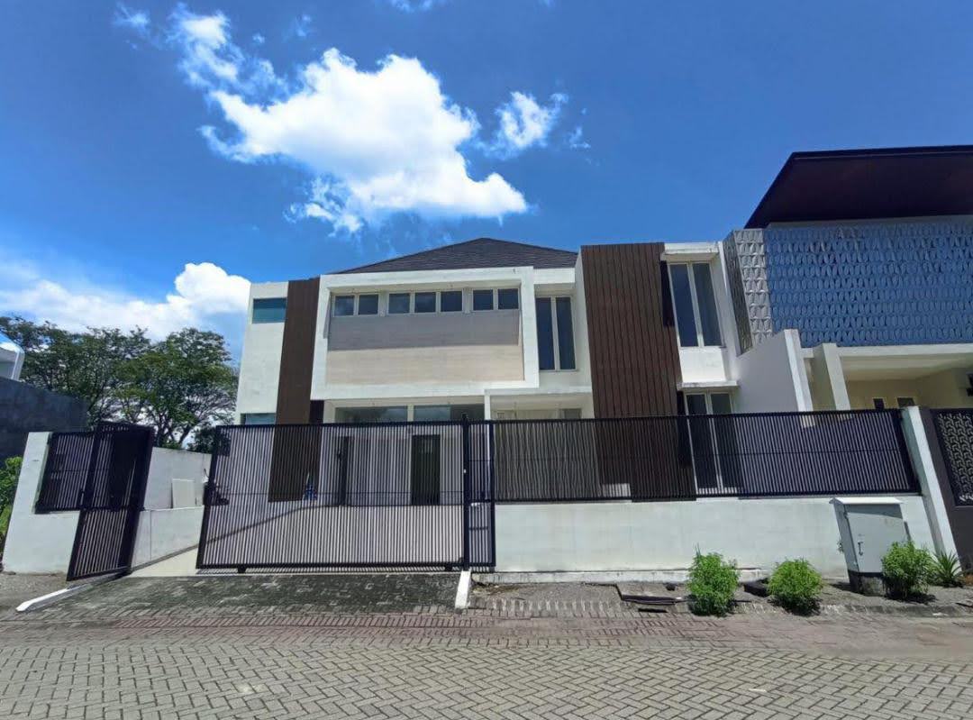 DIJUAL RUMAH MINIMALIS SIAP HUNI DI BUKIT GOLF CITRALAND SURABAYA BARAT - Dealkan