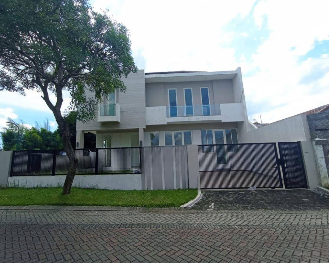 DIJUAL RUMAH MINIMALIS SIAP HUNI DI TAMAN PUSPA RAYA DEKAT PASAR CITRALAND SURABAYA BARAT - Dealkan