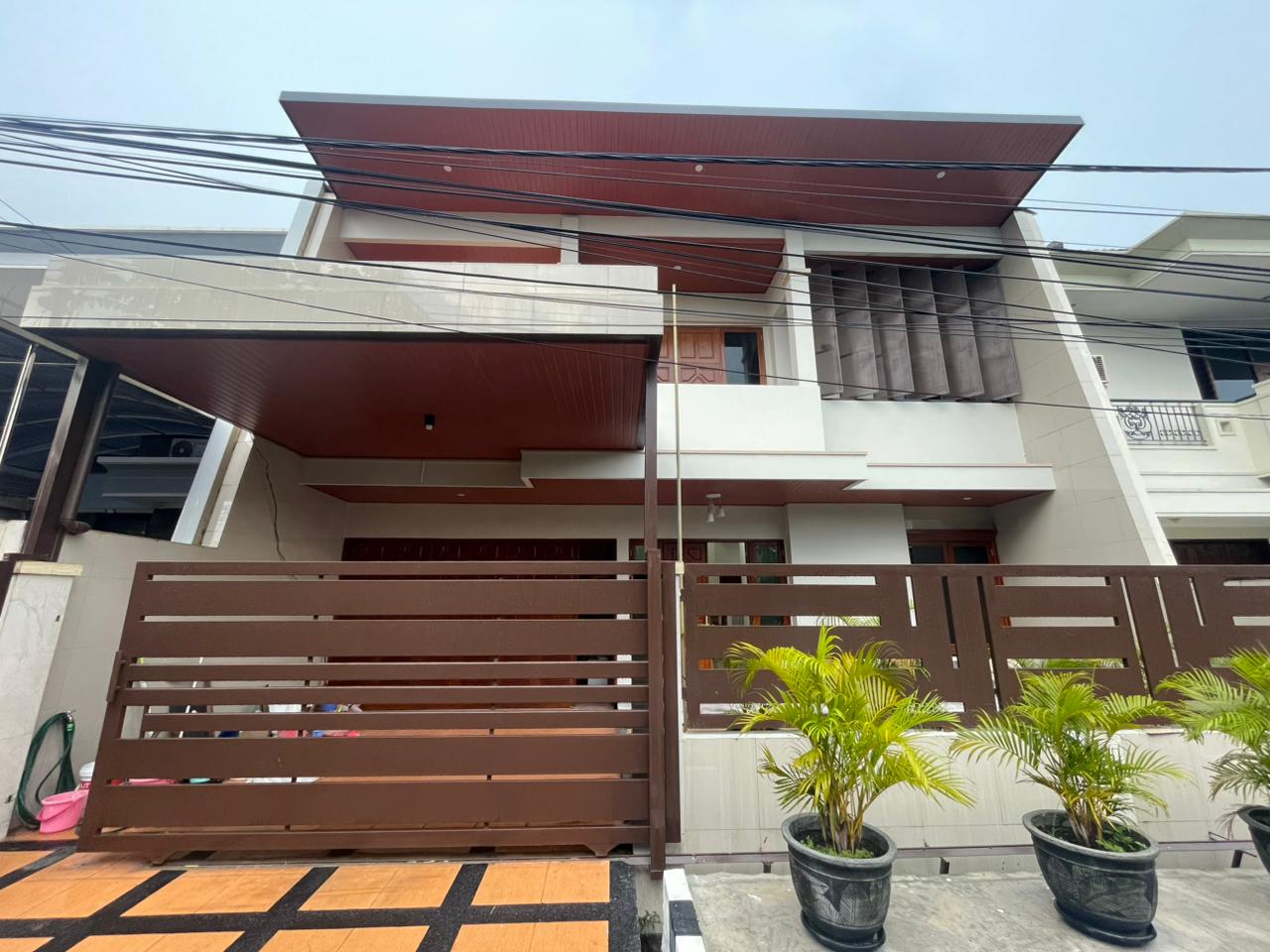 🔥 Rumah Mewah Baru Renovasi Dharmahusada – Walking Distance ke Galaxy Mall | LT 240 m² | SHM - Dealkan