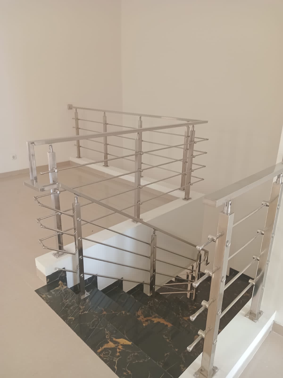DIJUAL RUMAH ROYAL RESIDENCE BARU GRESS SIAP HUNI CLUSTER GREENWICH - Dealkan