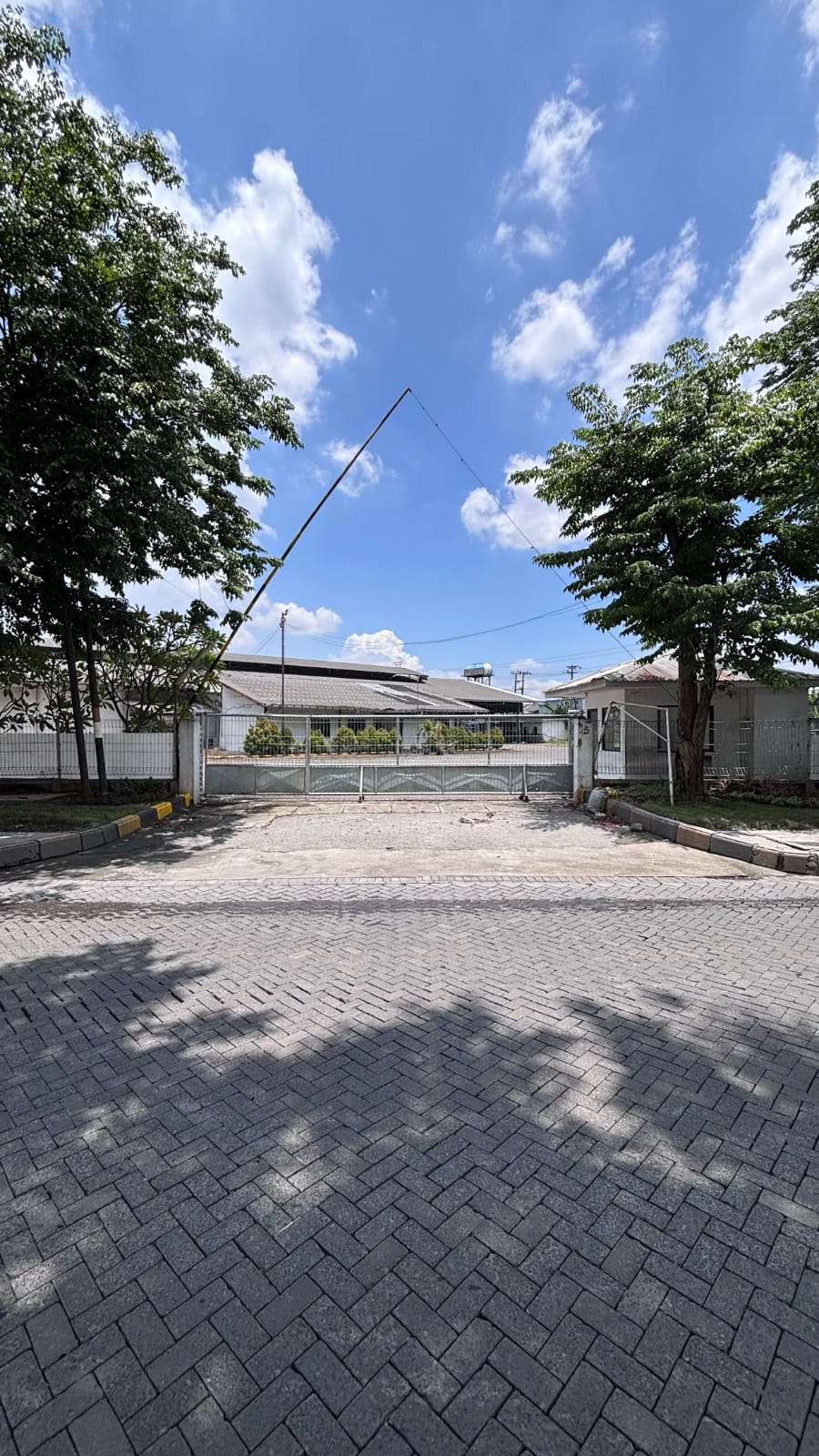 DISEWAKAN GUDANG SIAP PAKAI DI PERGUDANGAN BERBEK INDUSTRI WARU SIDOARJO - Dealkan