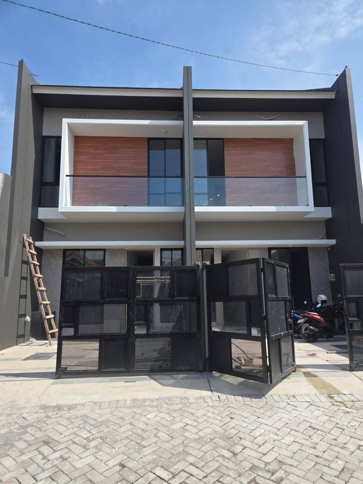 DIJUAL 2 UNIT JEJER RUMAH MINIMALIS BARU GRESS DI WISMA MUKTI KLAMPIS SURABAYA TIMUR - Dealkan