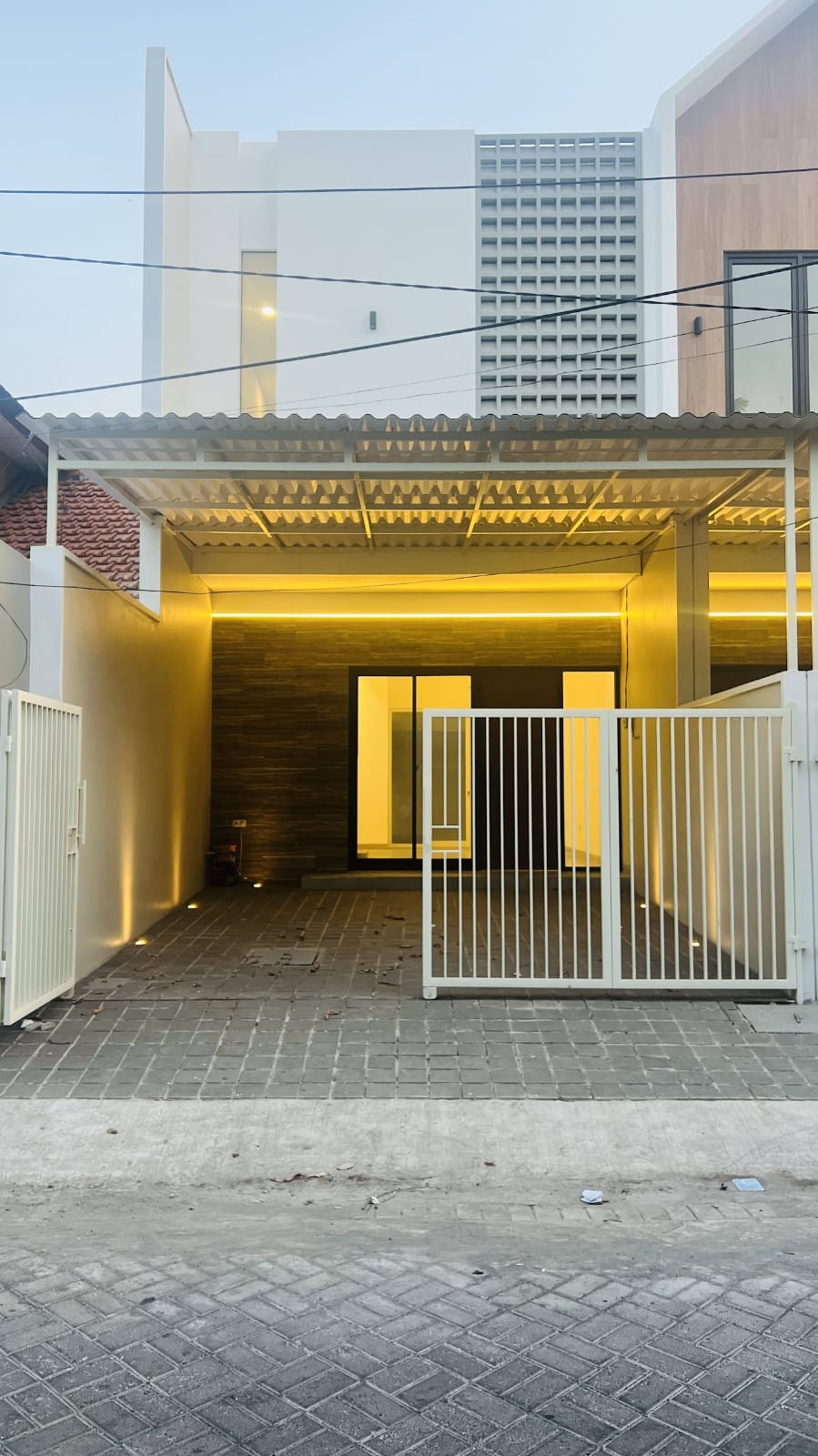 DIJUAL RUMAH MINIMALIS FULLY FURNISHED DI RUNGKUT MENANGGAL SURABAYA SELATAN - Dealkan
