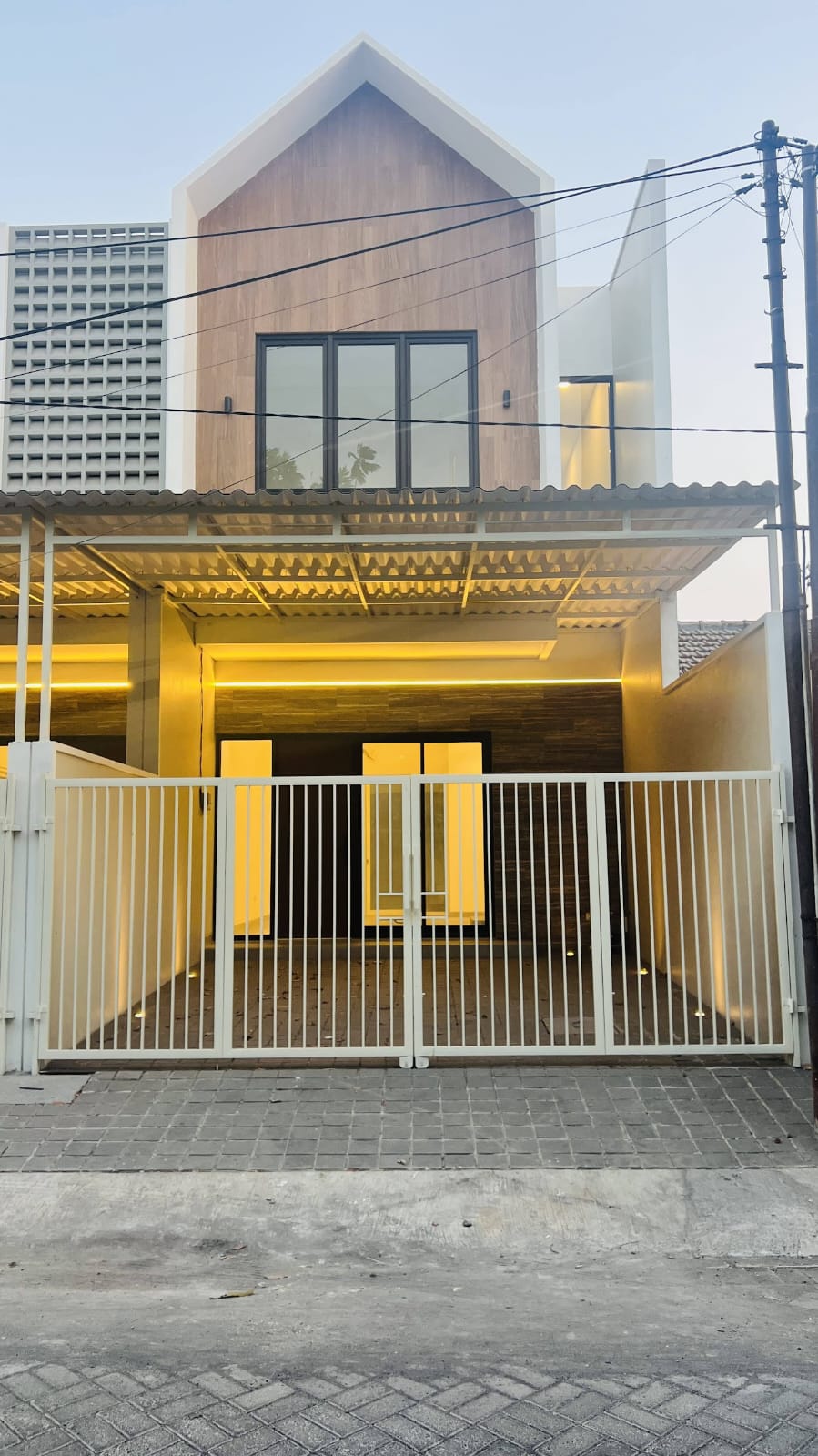 DIJUAL RUMAH MINIMALIS BARU GRESS DI RUNGKUT MENANGGAL SURABAYA SELATAN - Dealkan
