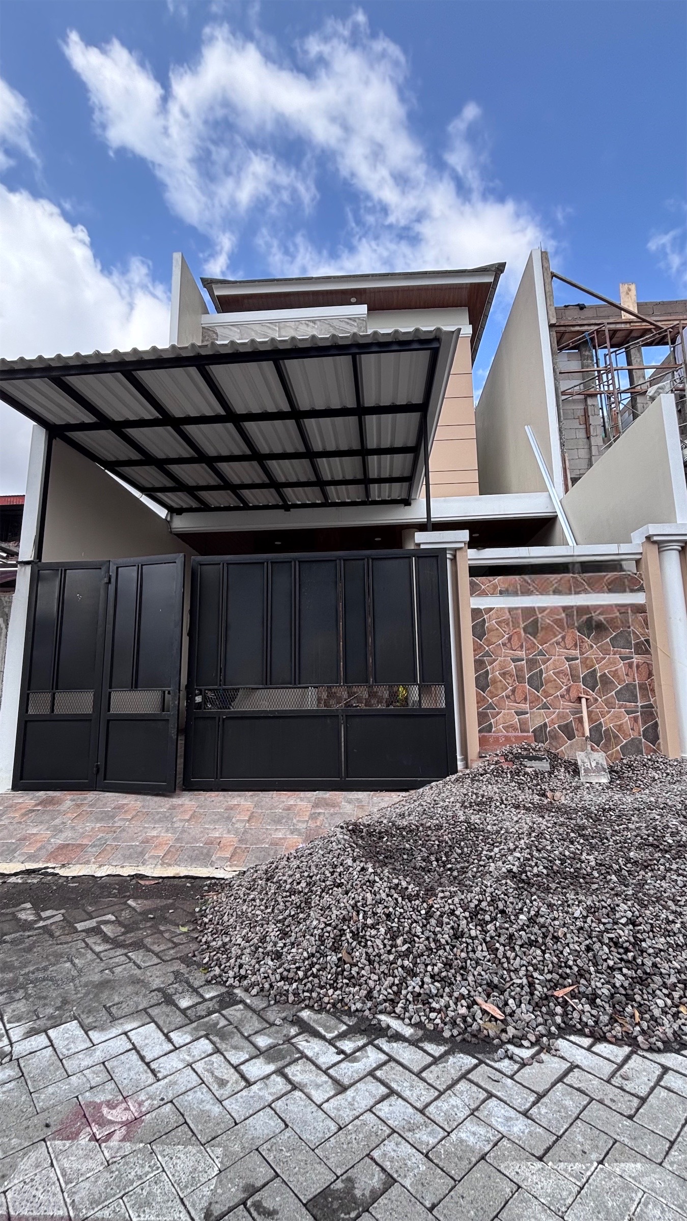 Rumah Darmo Indah Selatan Baru Gress Siap Huni - Dealkan