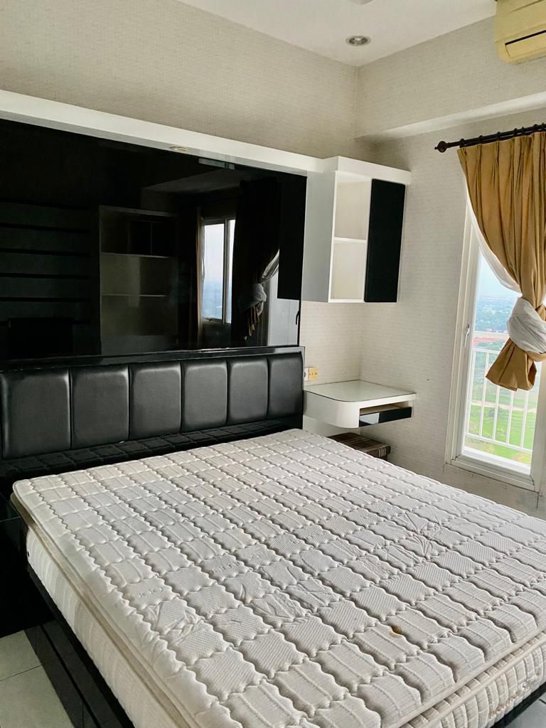 DISEWAKAN APQRTEMENT UC ( Tower Berkeley), Semi Furnished, Siap Huni (TIPE STUDIO) - Dealkan