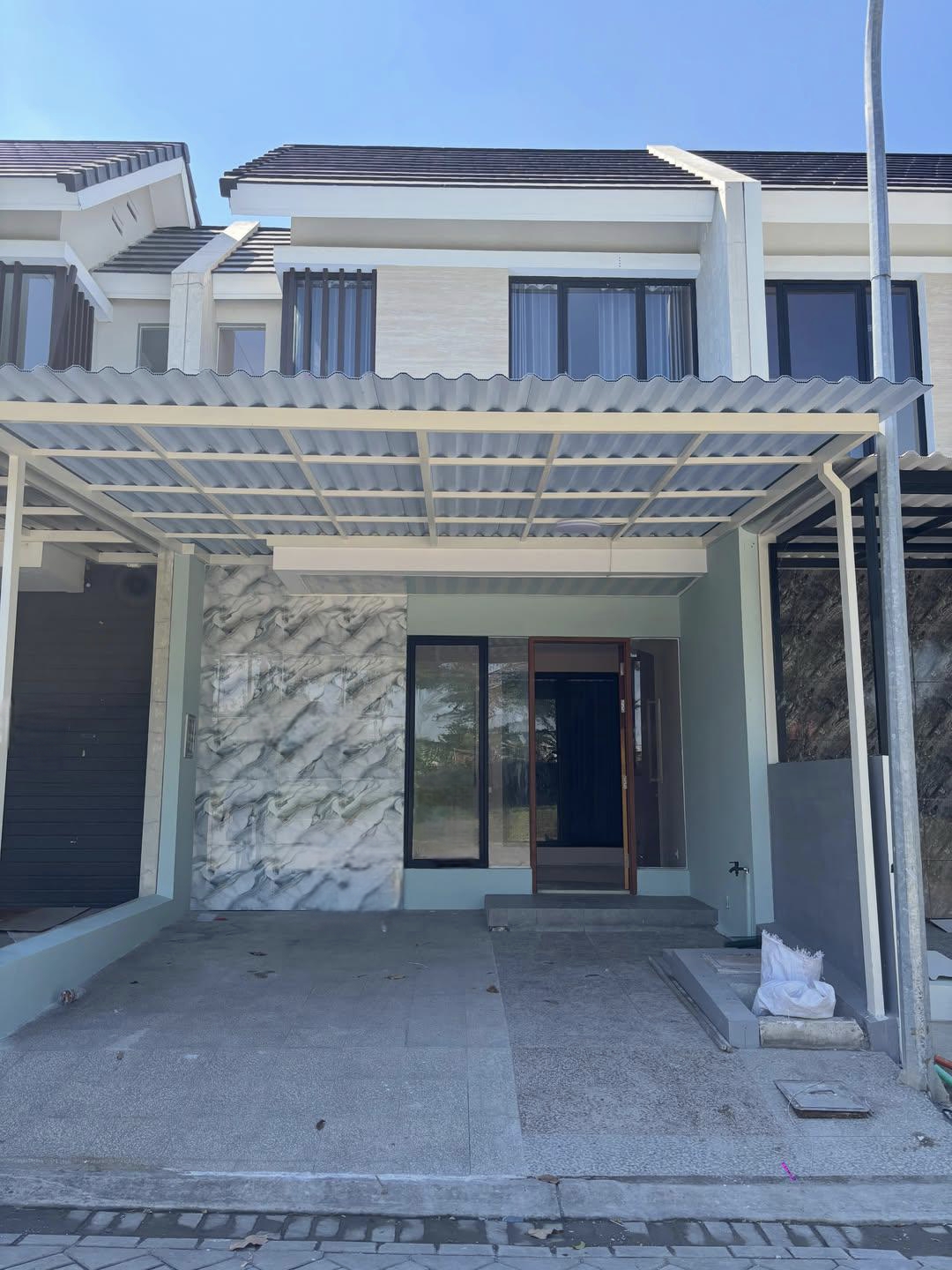 DIJUAL RUMAH MINIMALIS SIAP HUNI DI NORTHWEST LAKE CITRALAND SURABAYA BARAT - Dealkan
