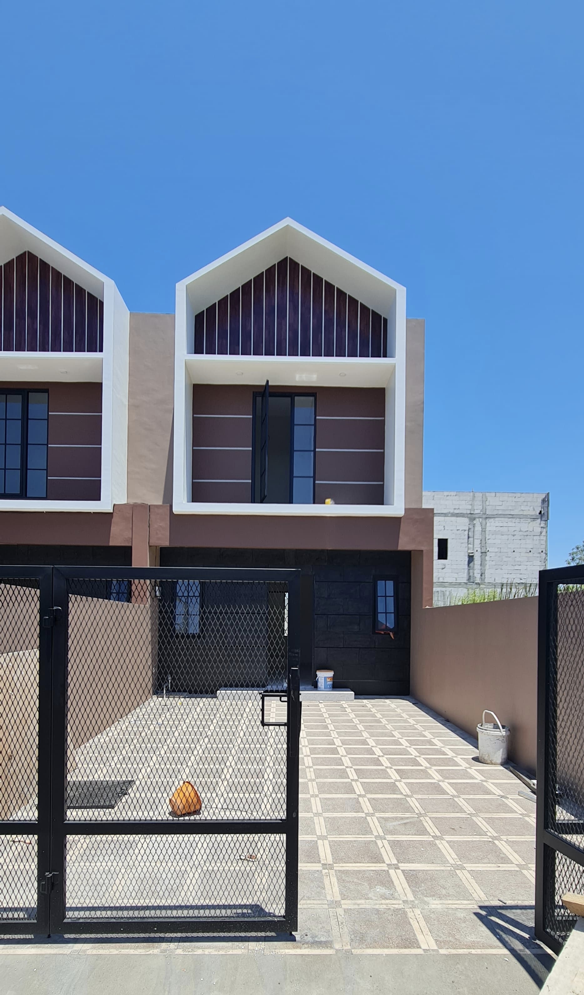 RUMAH MINIMALIS BARU GRESS DI MEDOKAN AYU RUNGKUT SURABAYA TIMUR - Dealkan