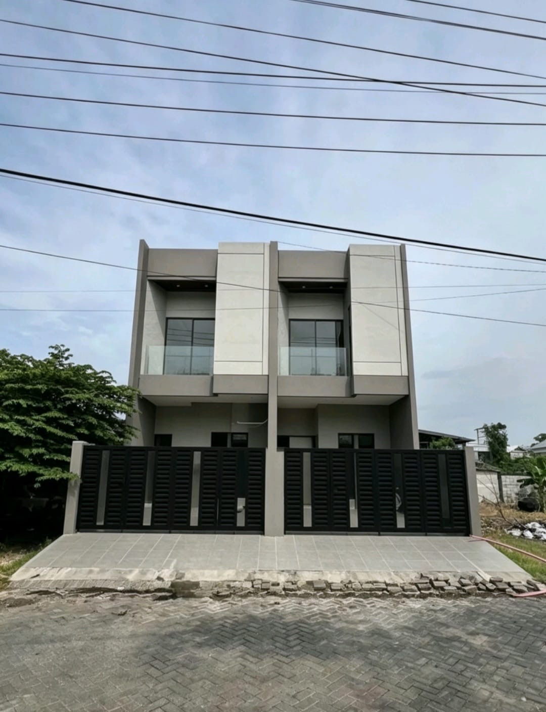 Rumah Baru Gress Tenggilis Mejoyo dijual siap Huni - Dealkan