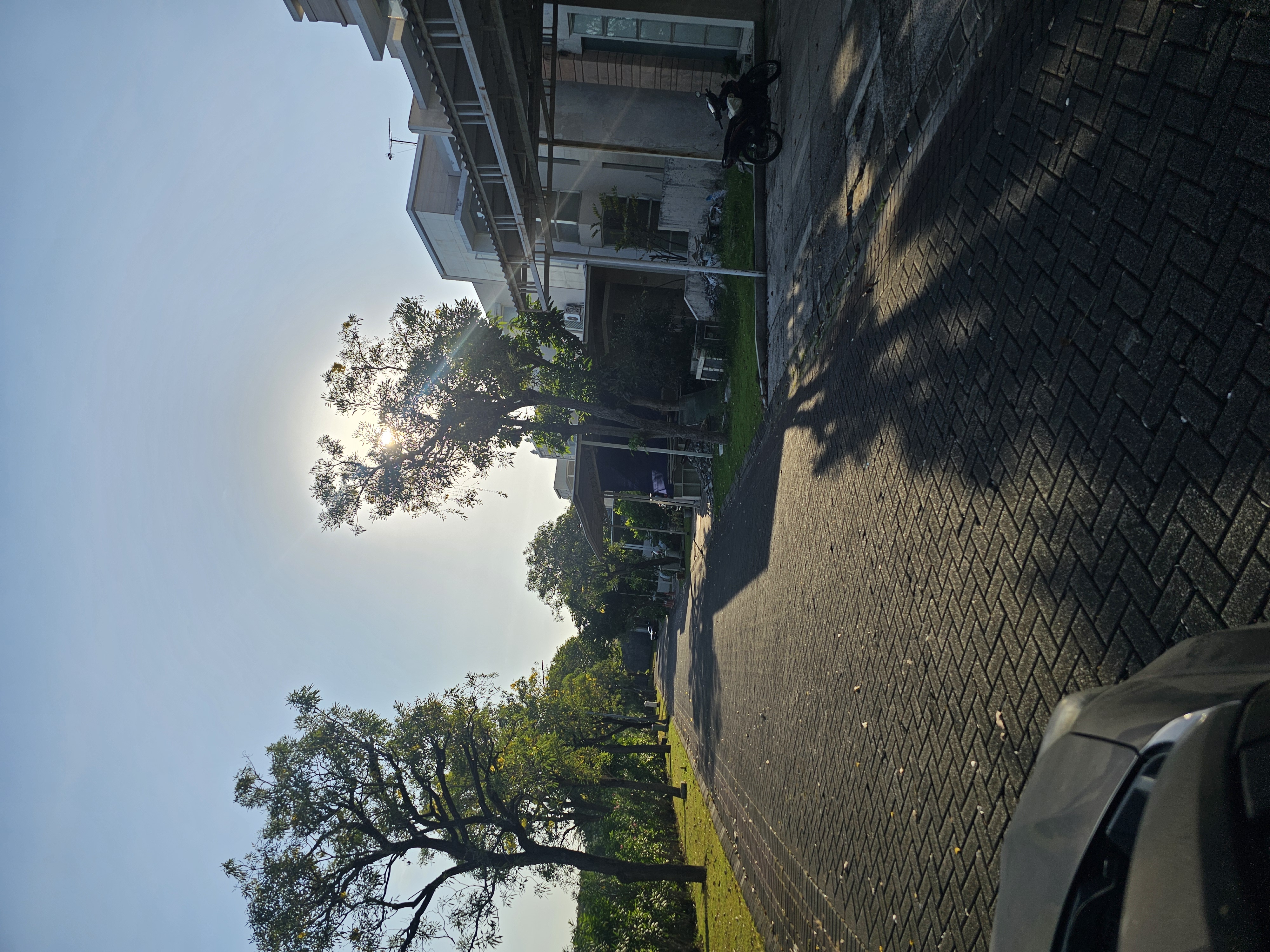 Gambar Kecil 1