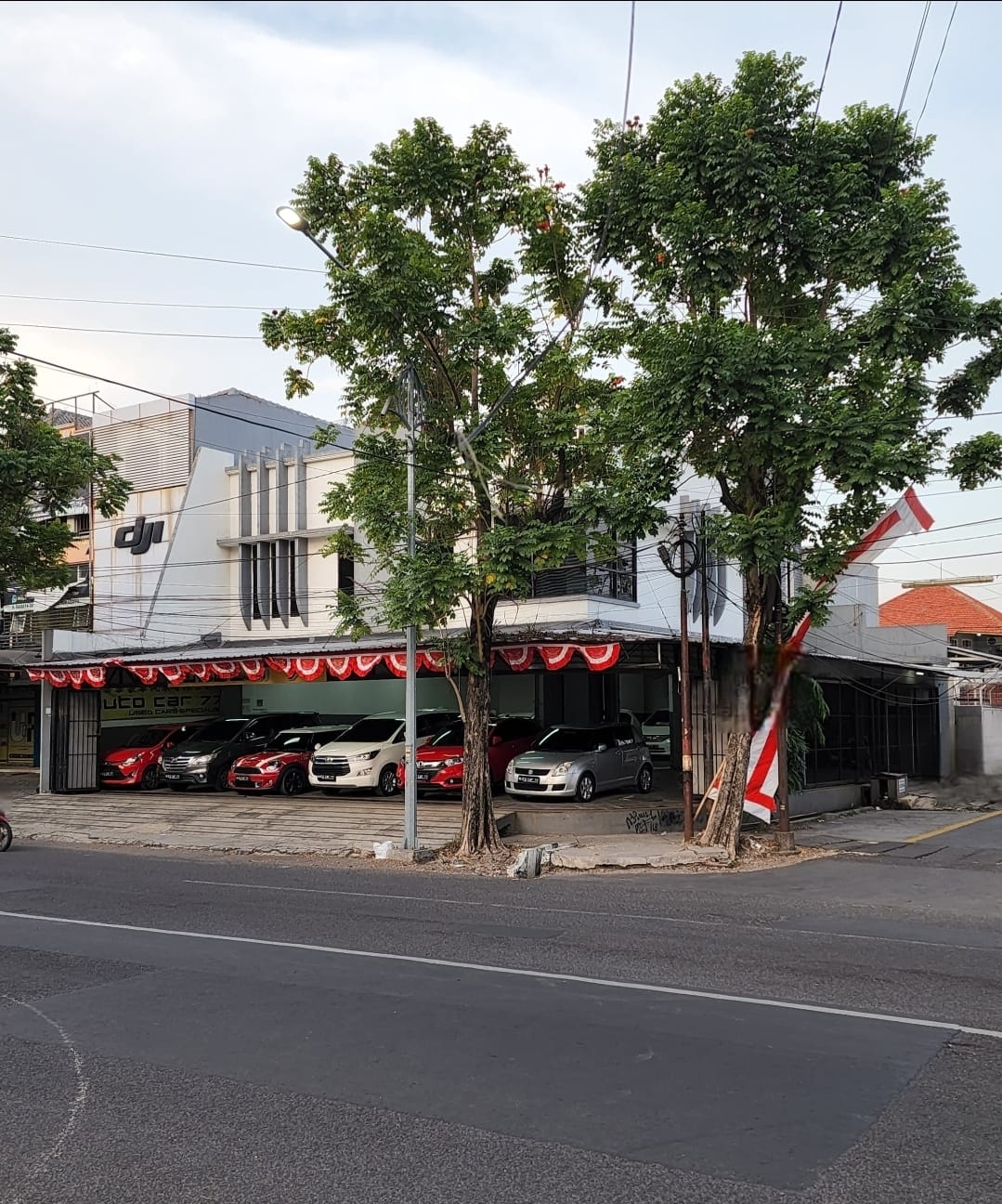 Disewakan Barata Jaya Gedung 2 Lantai Ex SHOWROOM - Dealkan