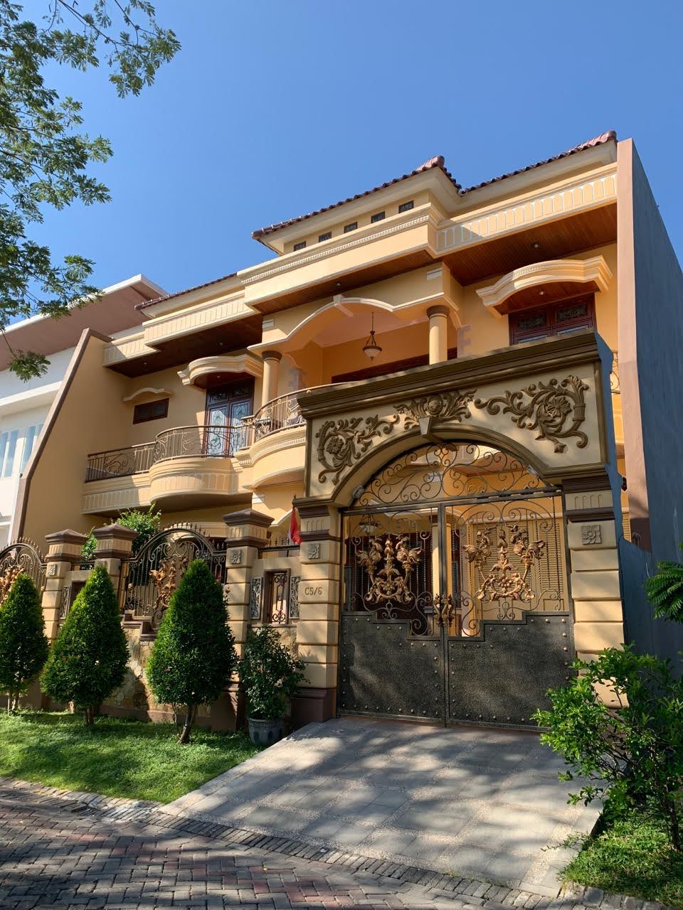 RUMAH MINIMALIS MEWAH FURNISH DI VILLA ROYAL PAKUWON CITY SURABAYA TIMUR - Dealkan