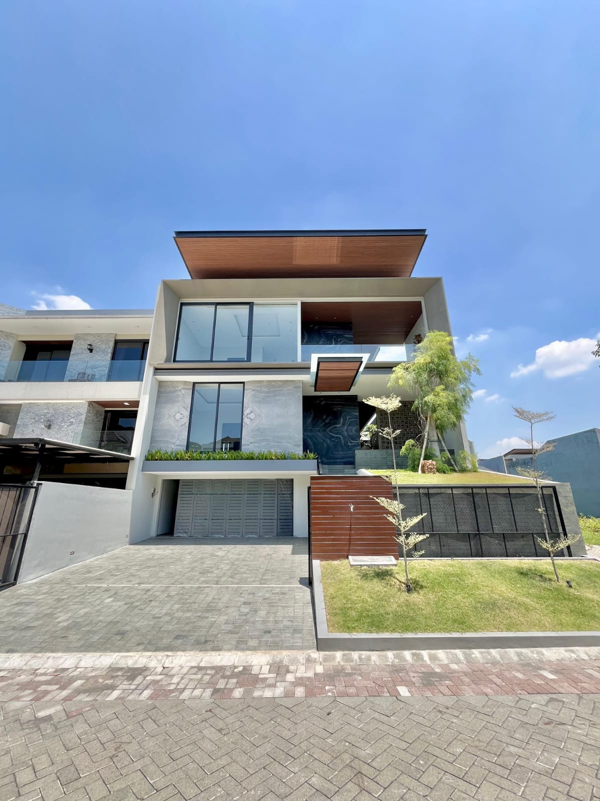 RUMAH MEWAH KONSEP VILLA DI BUKIT GOLF MEDITERANIA SOMERSET CITRALAND SURABAYA BARAT - Dealkan