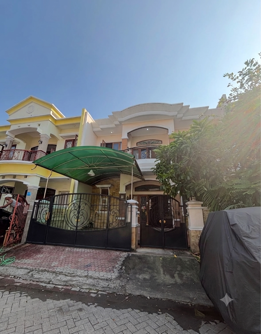 Disewakan Rumah Pakuwon City! 2 LT! Dekat PCM! Lokasi Strategis - Dealkan