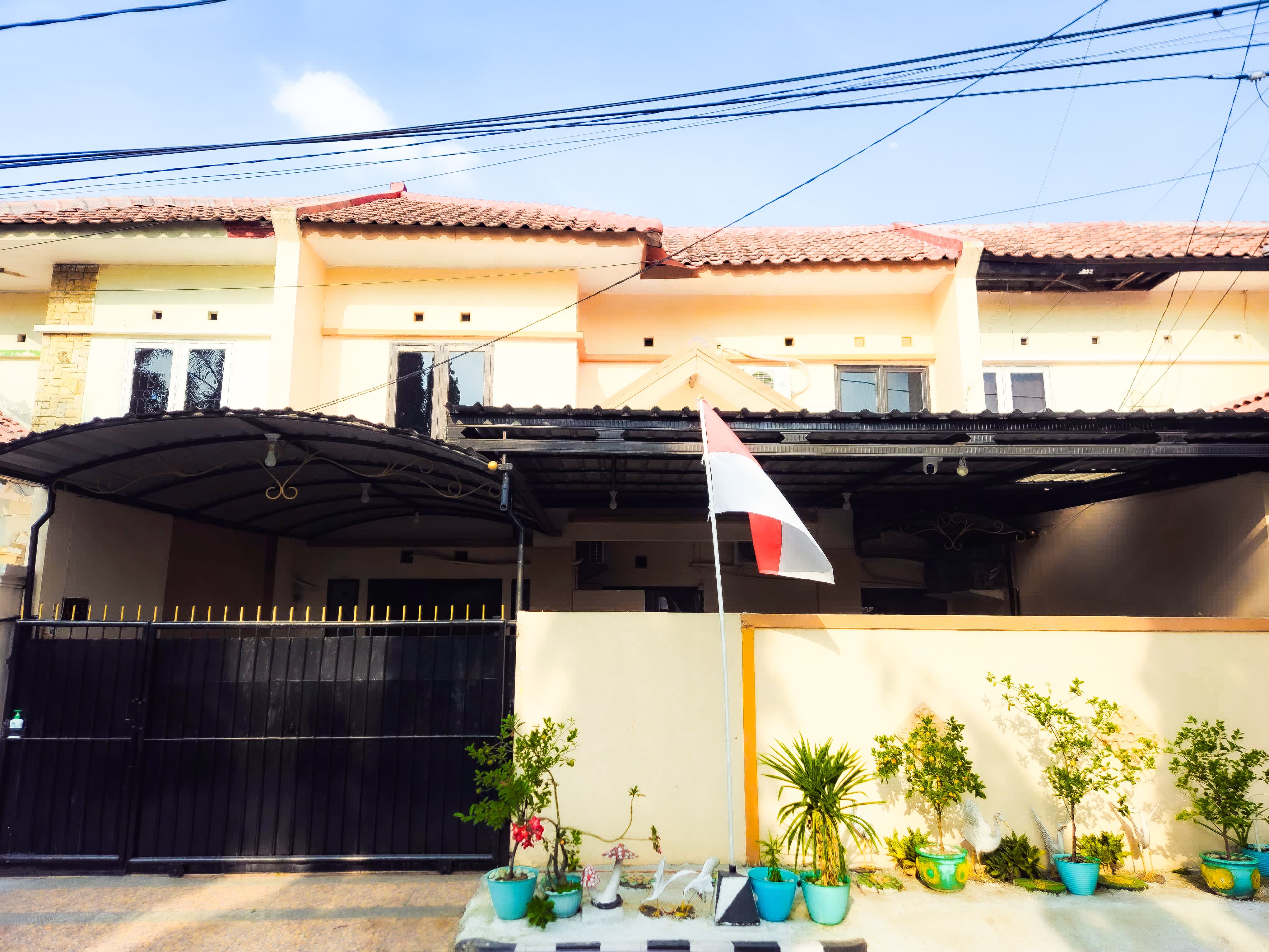 DIJUAL RUMAH BESAR IDAMAN DI PERUMAHAN WIYUNG - Dealkan