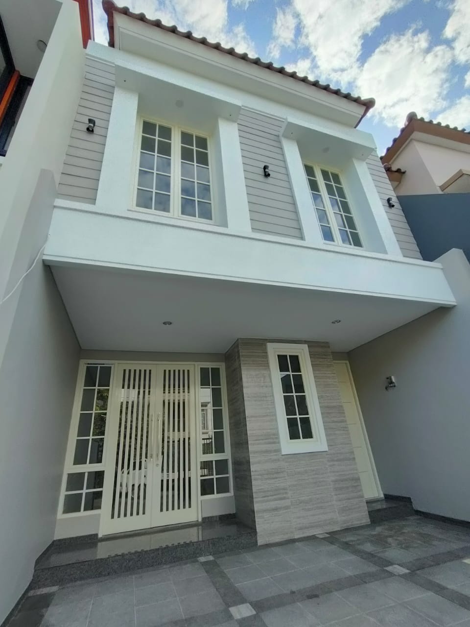 DIJUAL RUMAH MODERN MINIMALIS (BARU GRESS), PANTAI MENTARI - Dealkan
