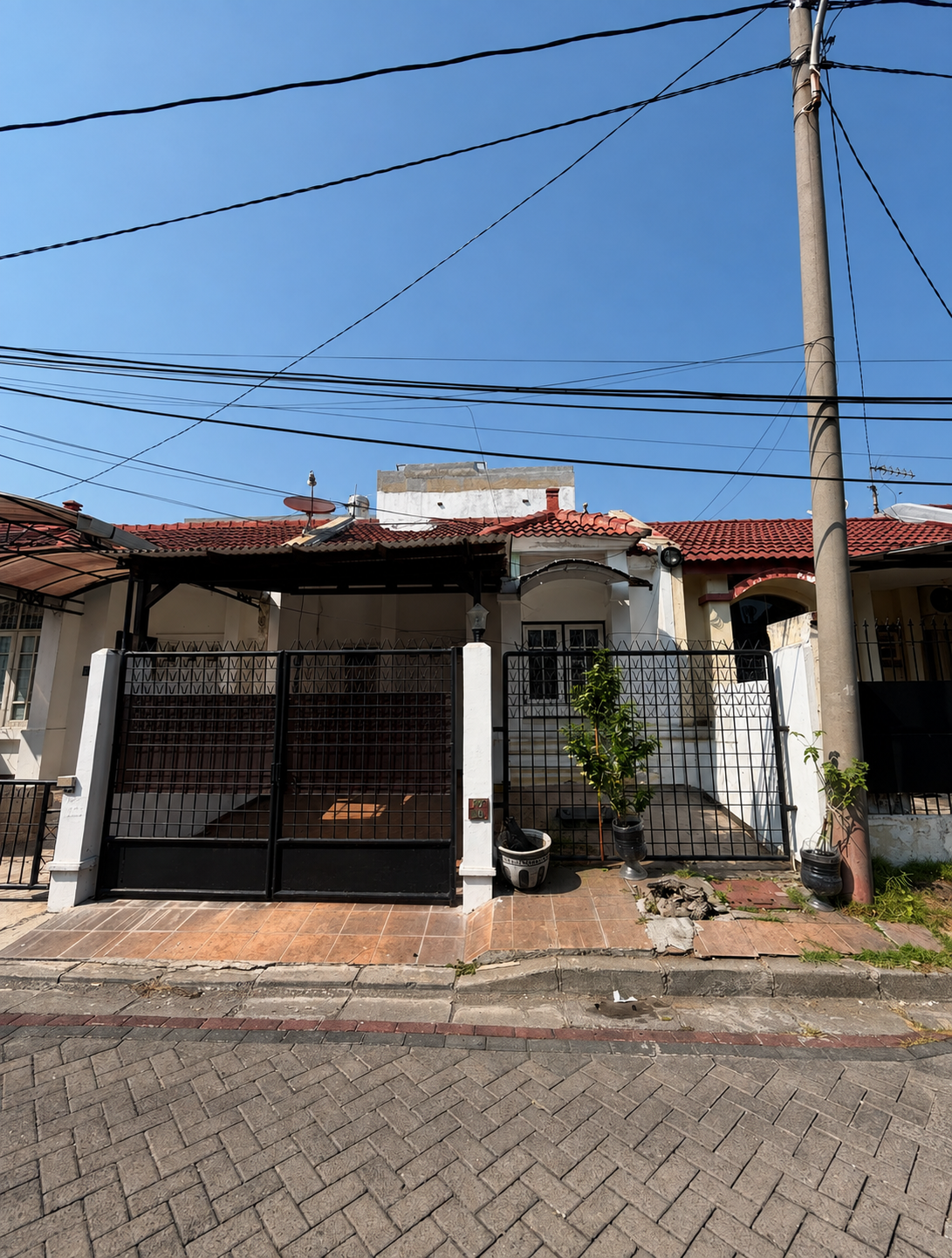 Dijual Rumah Pakuwon City! Lokasi Strategis! SHM! - Dealkan