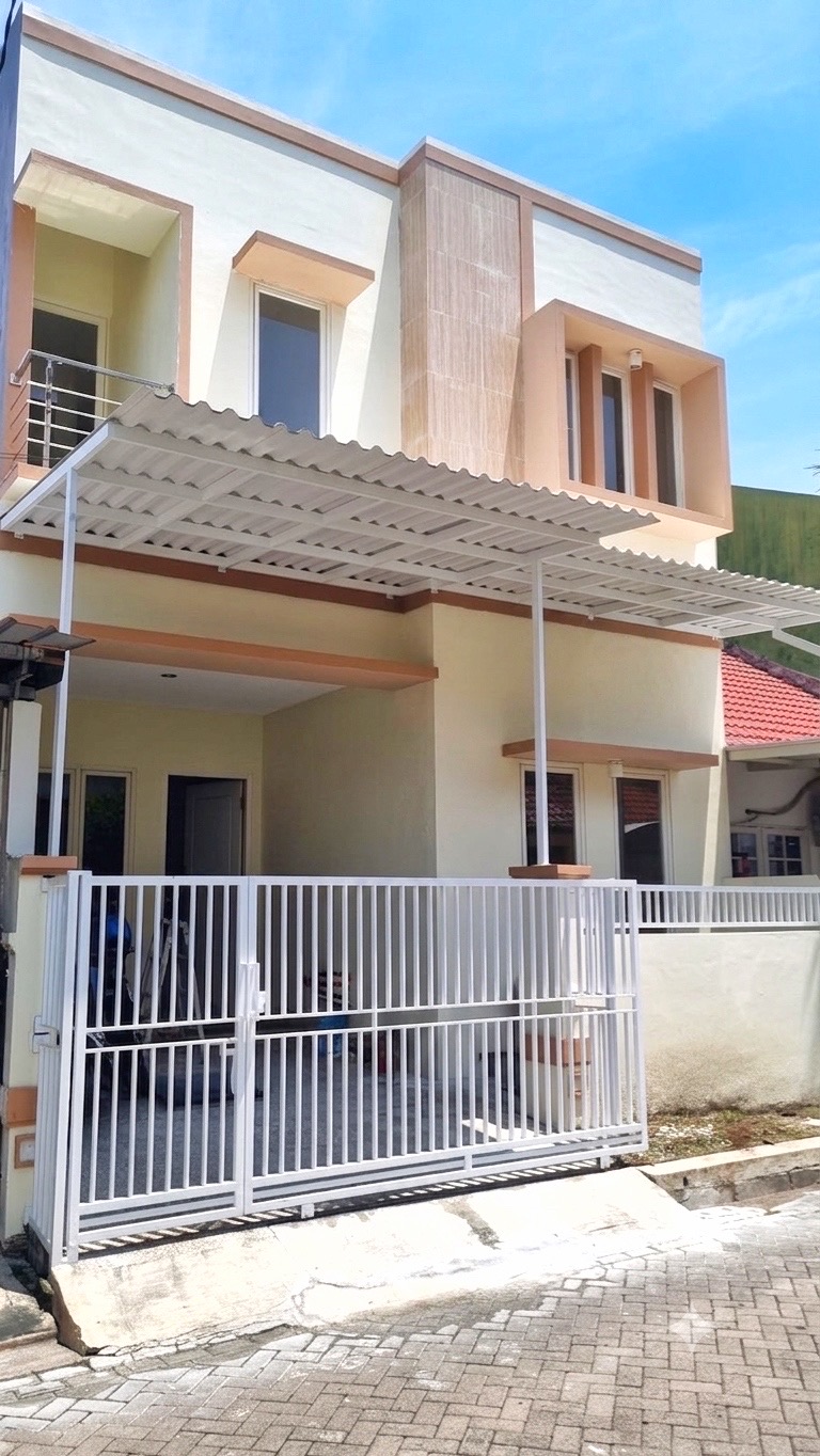 BARU GRESS! Dijual Rumah Pakuwon City! 2 LT! Nego! - Dealkan