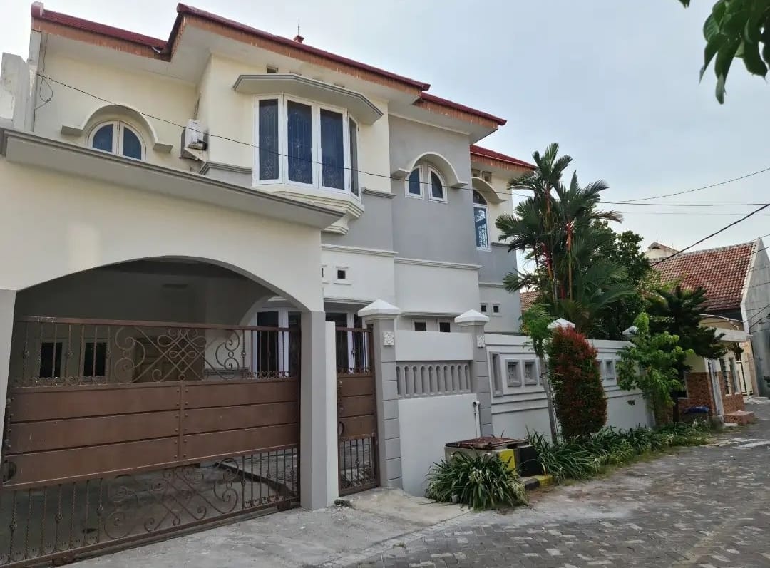 DISEWAKAN RUMAH HOOK, SEMI FURNISHED, SUTOREJO SELATAN - Dealkan