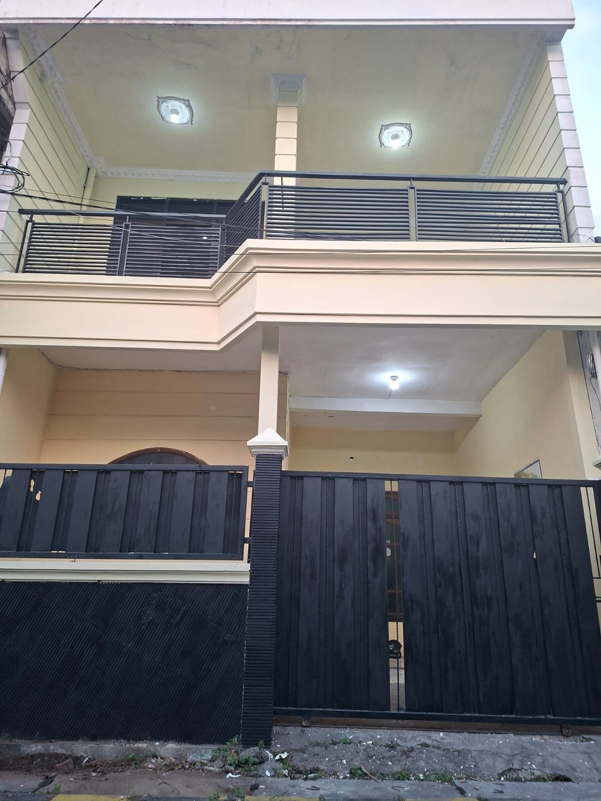 DIJUAL RUMAH SIAP HUNI DI DAERAH BENOWO - Dealkan