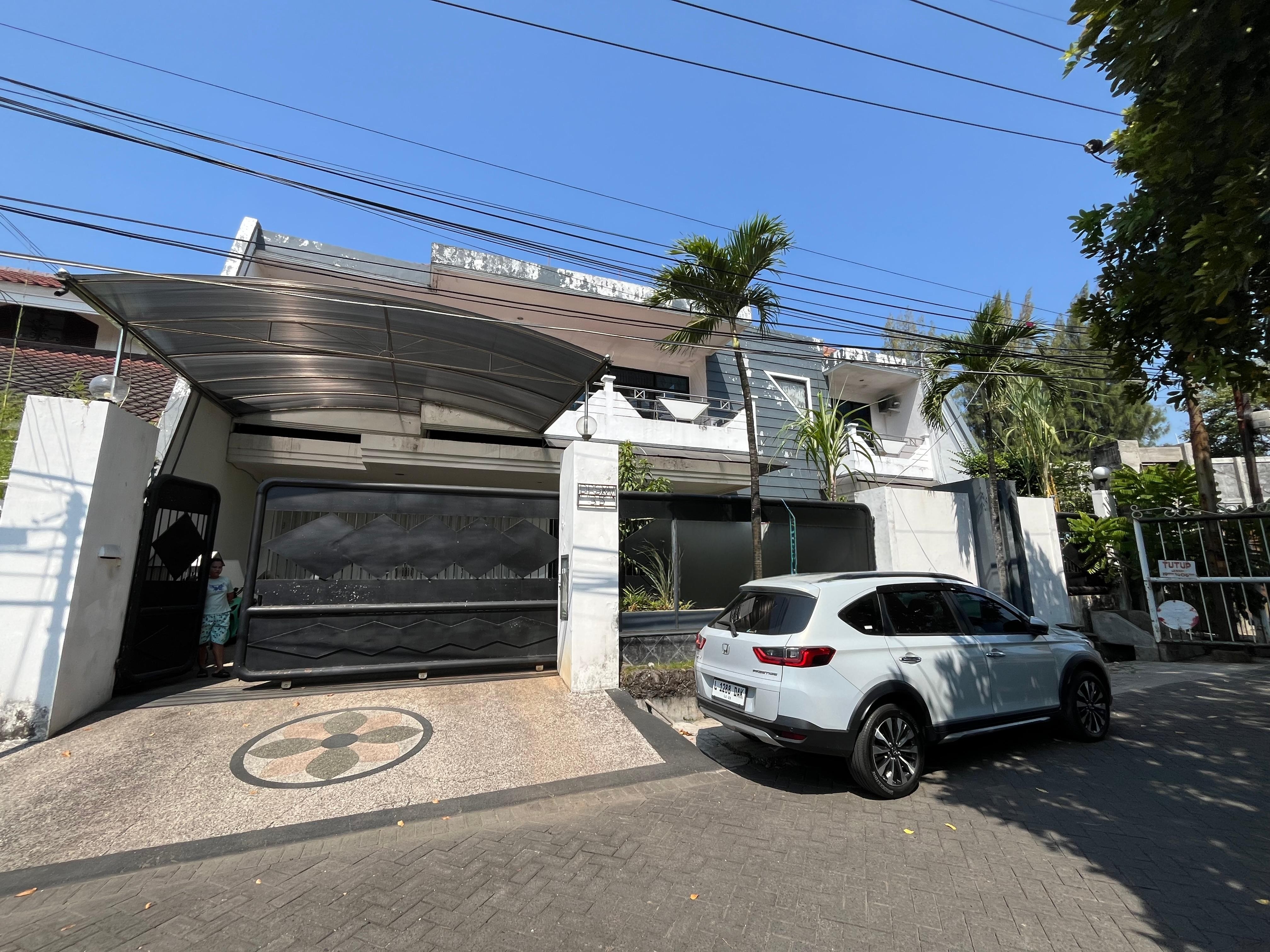 Dijual rumah Semifurnish 2 lantai Siap Huni Darmo Permai Selatan - Dealkan